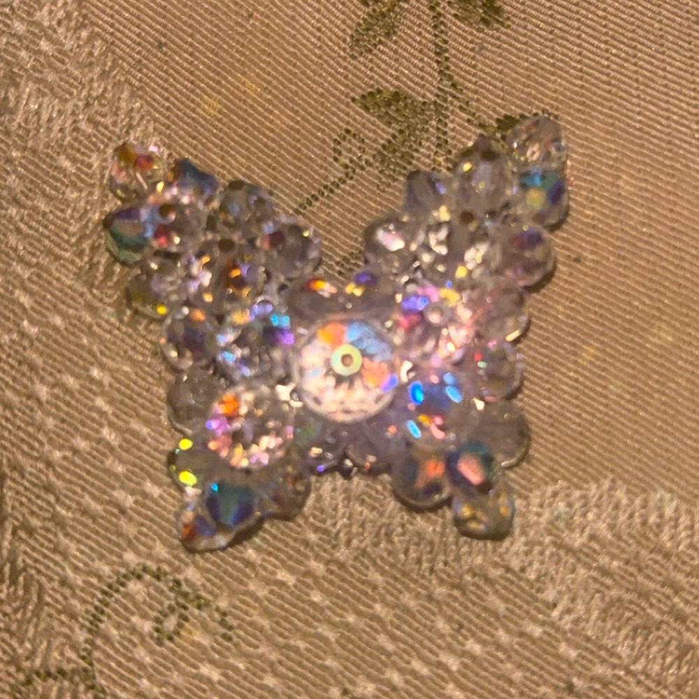 Gemstone brooch